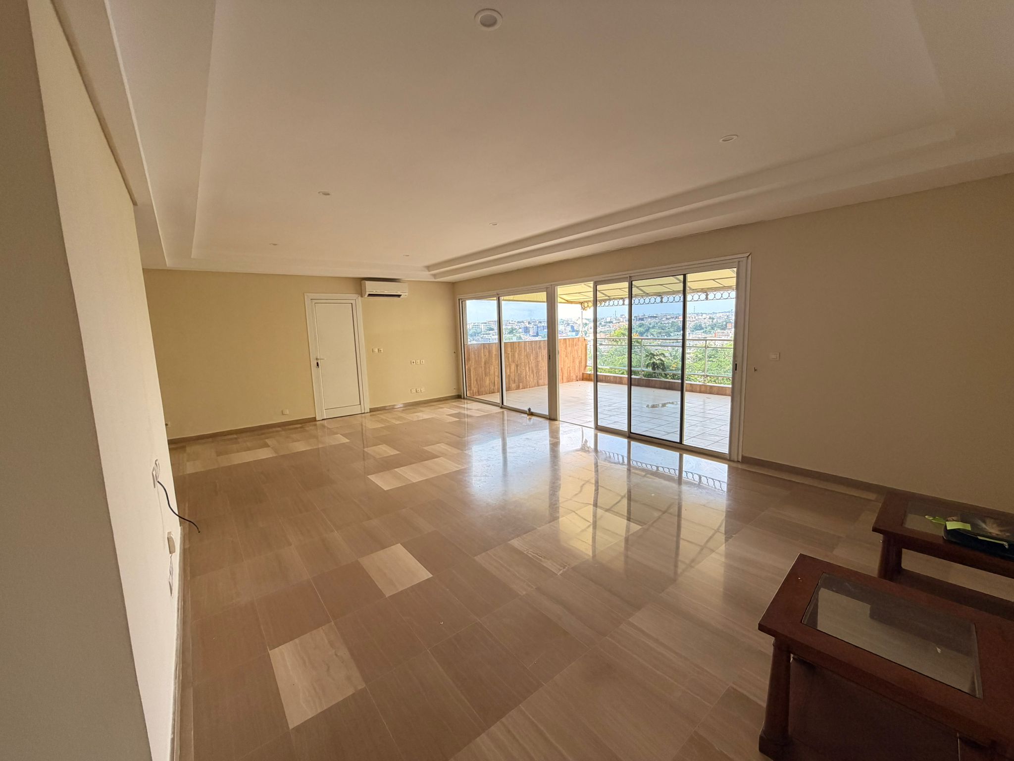  Appartement de 4 pièces Cocody rue de la Canebière